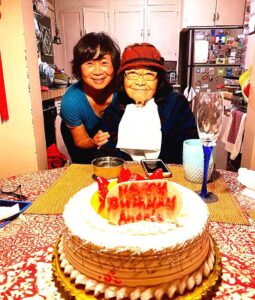 郭林老師的女兒林之與外孫女李悅之合影(攝於2020年)